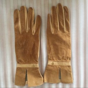 Vintage Fendi camel leather gloves